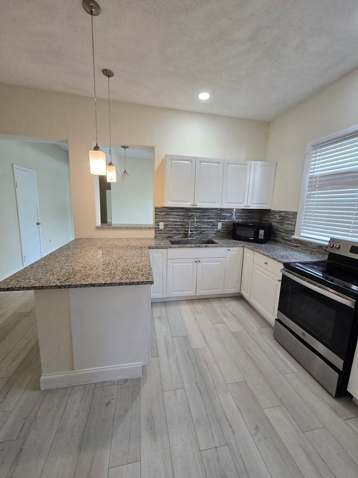 1212 East 25th Avenue - Photo 4 of 18