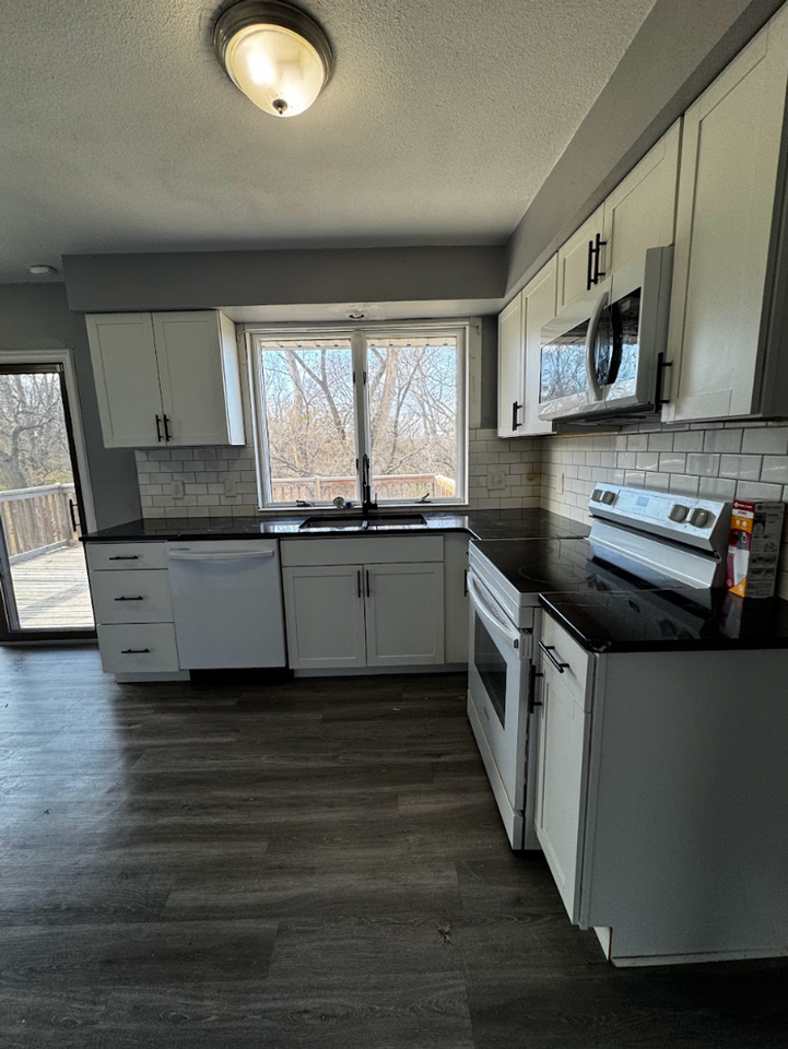 4112 N 84th St - Photo 3 of 15