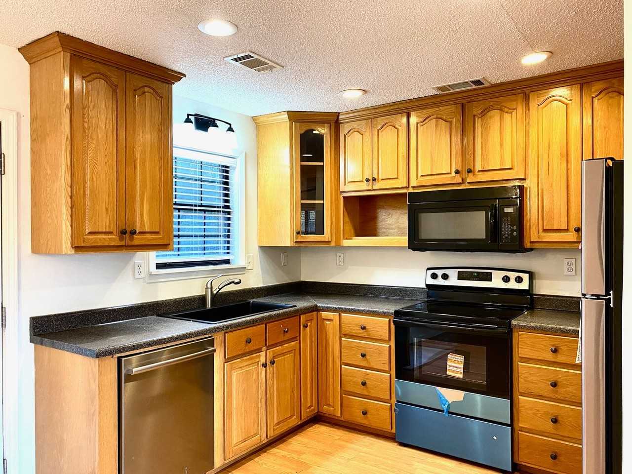 2212 Highway 145 - Photo 6 of 23