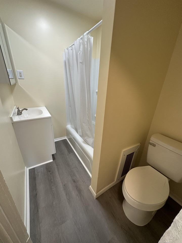 739 Lincoln St - Photo 3 of 20