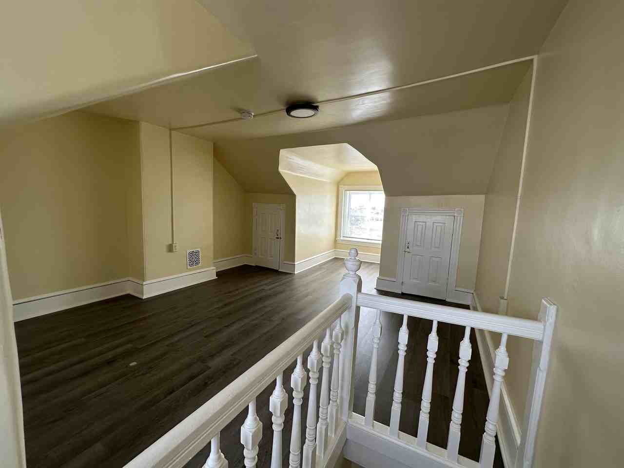 739 Lincoln St - Photo 6 of 20