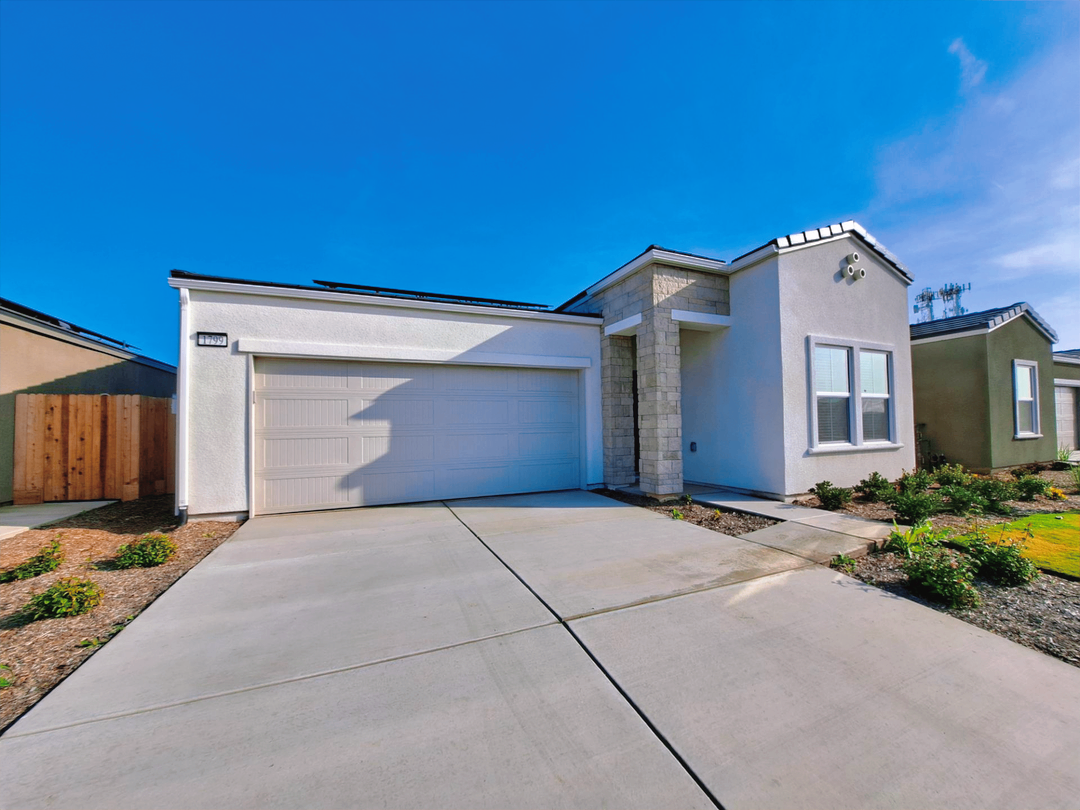 1799 Discovery Rd S - Photo 3 of 36