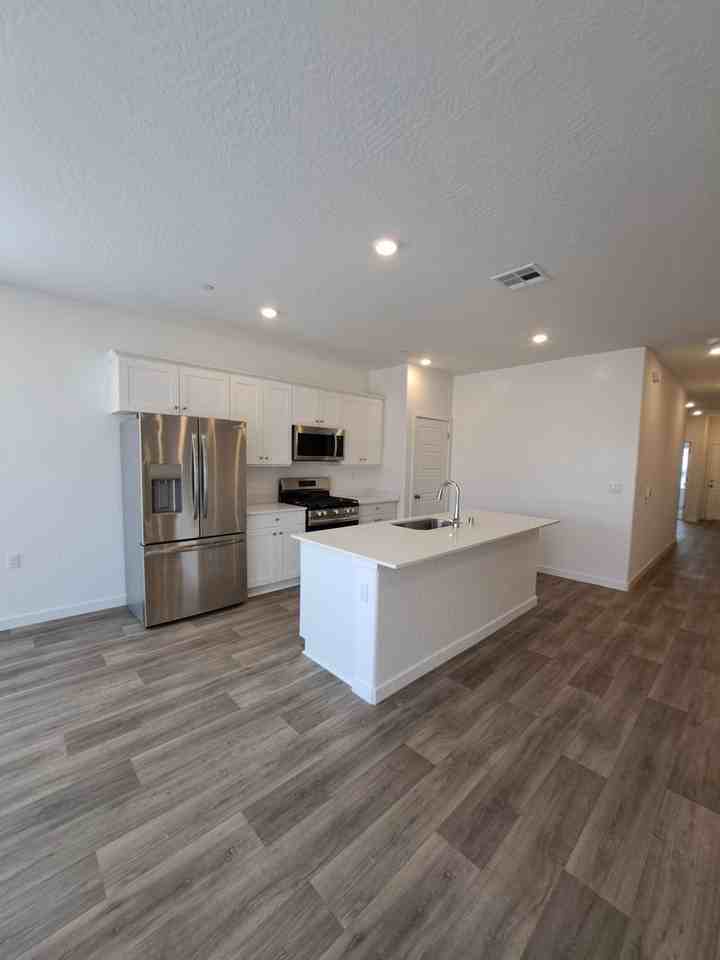 1799 Discovery Rd S - Photo 7 of 36