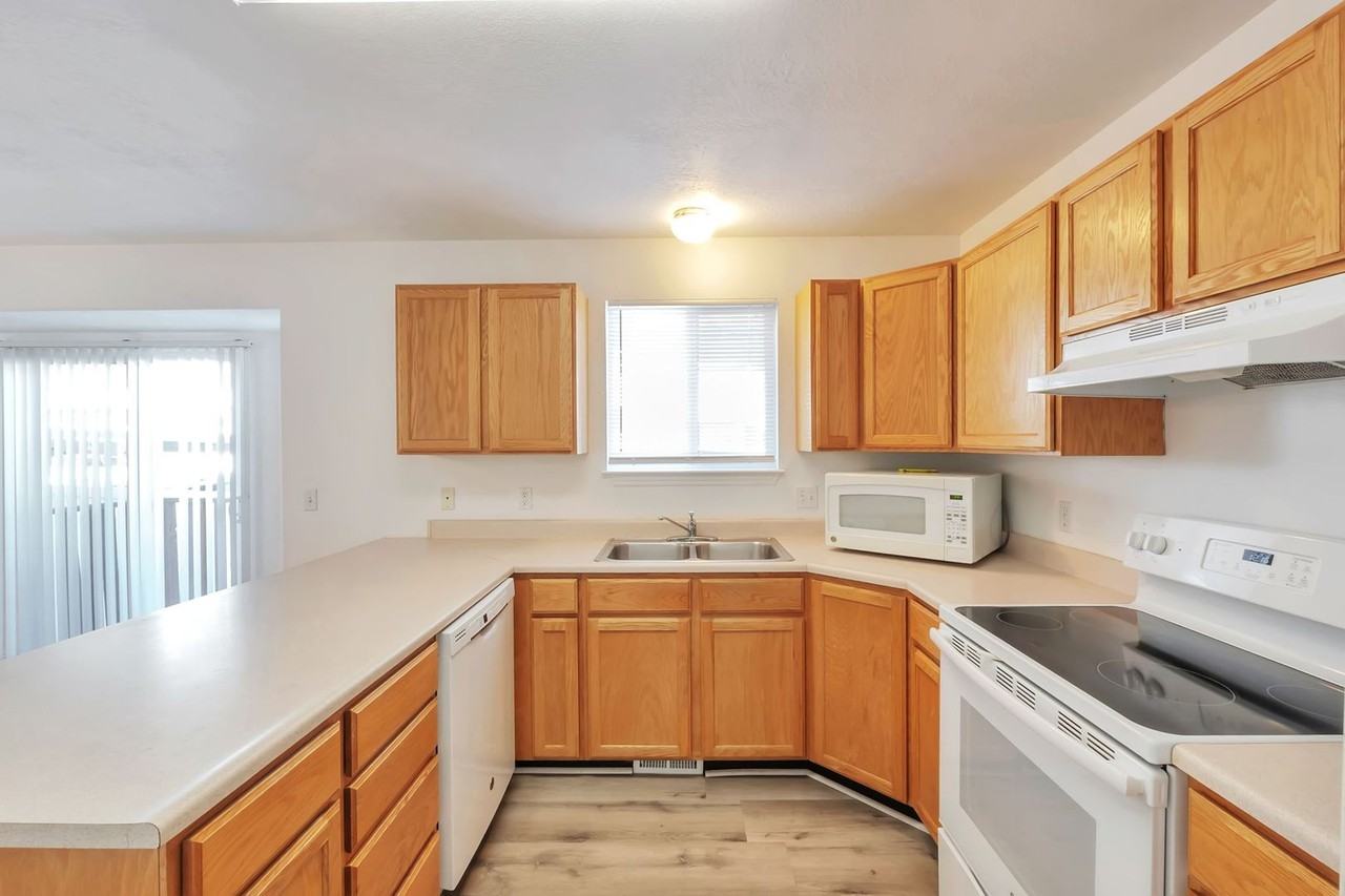 1356 S 1400 E - Photo 2 of 26