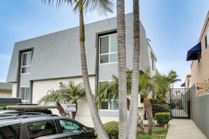 featured image of 4736 Point Loma Avenue