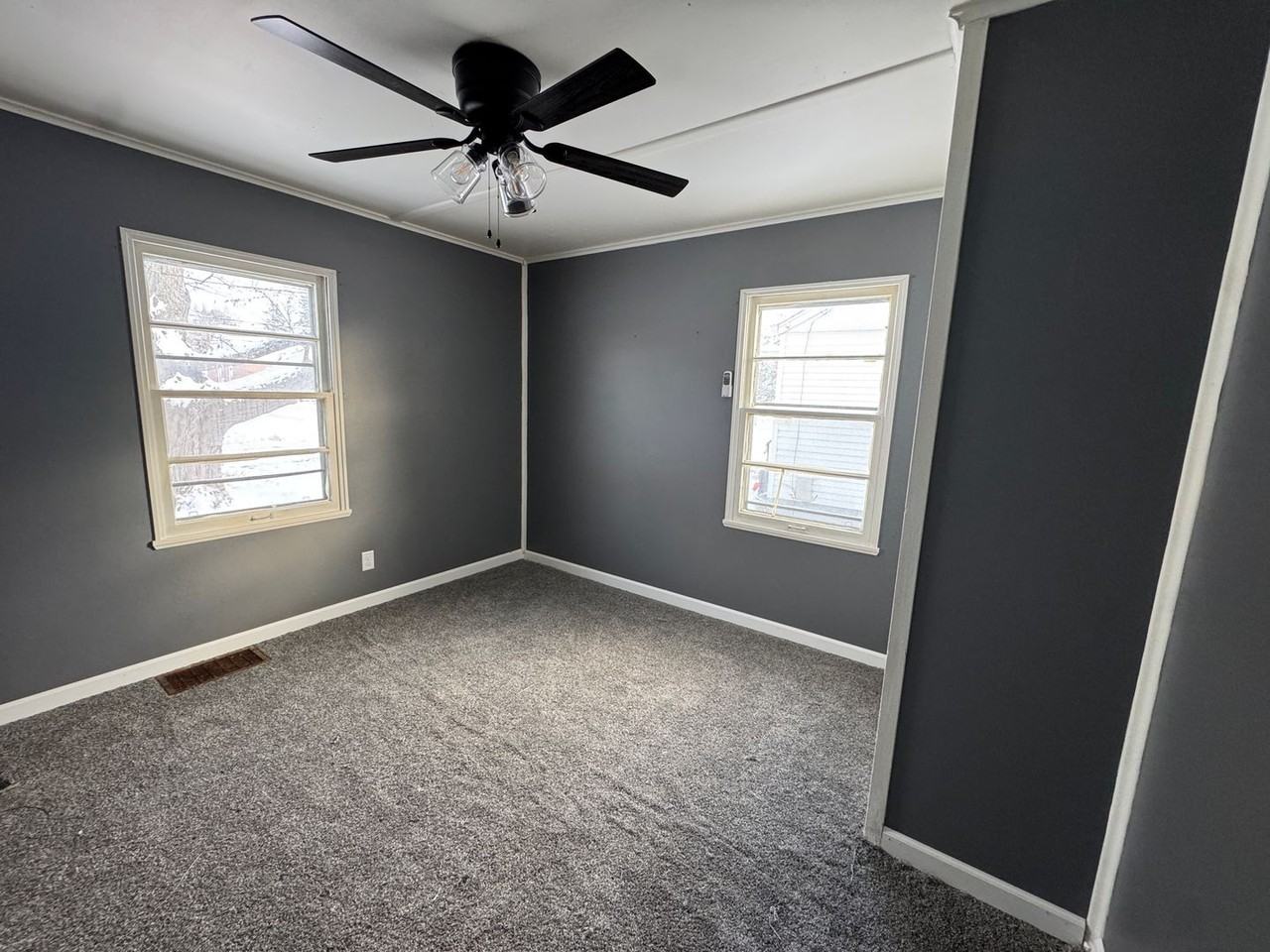 790 Arnold St - Photo 3 of 10