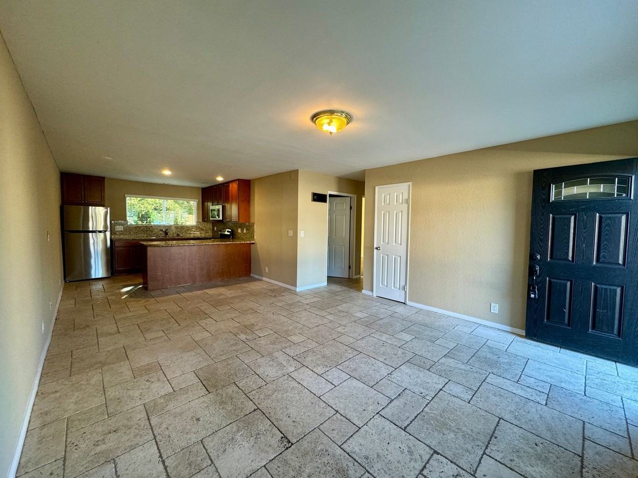 Spacious Remodeled Apartments With parking and Air conditioning - Photo 5 of 22