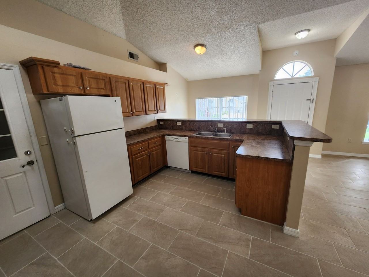 6913 Long Needle Court - Photo 3 of 10