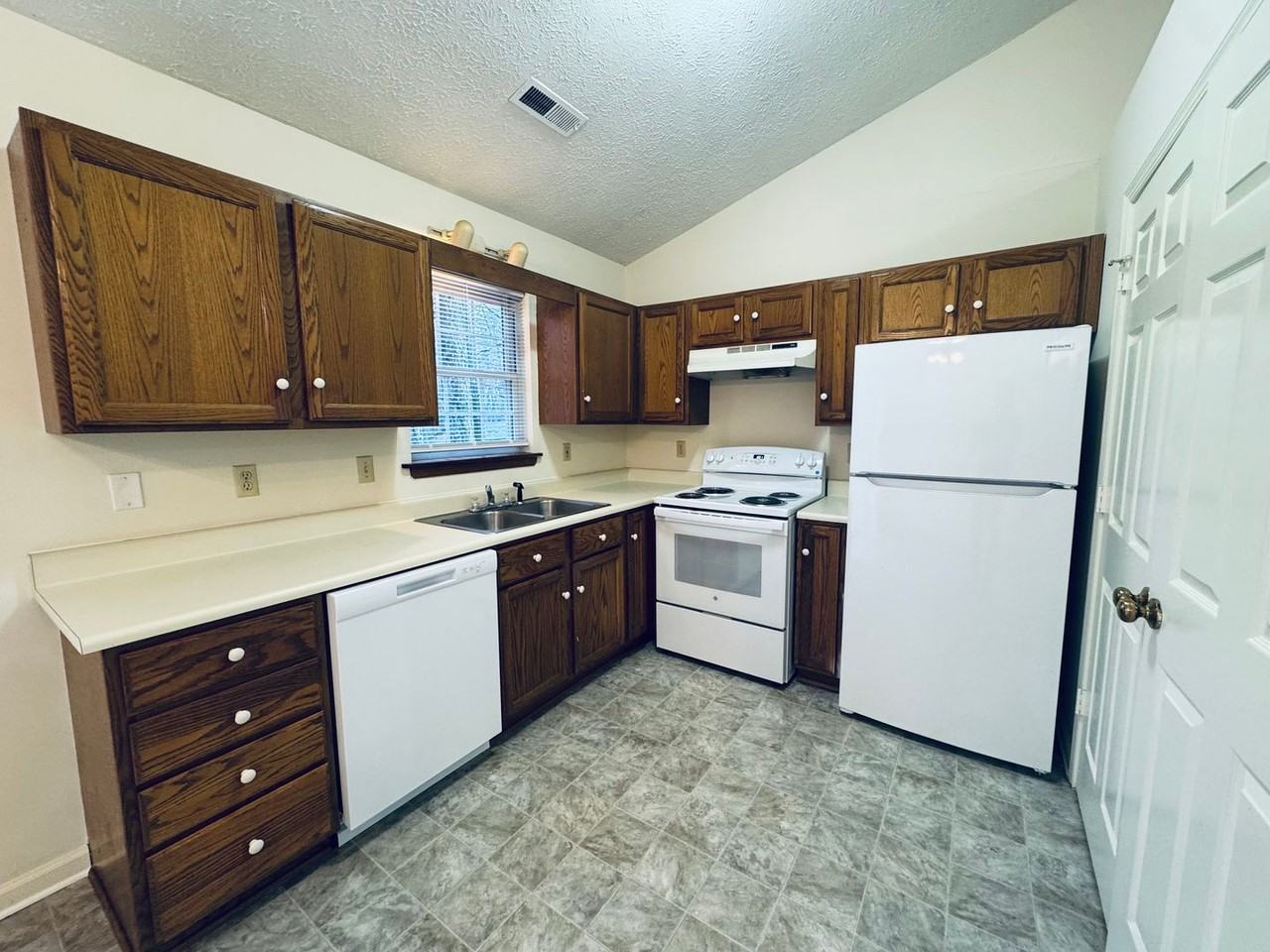 205 Wiggington Rd - Photo 5 of 14