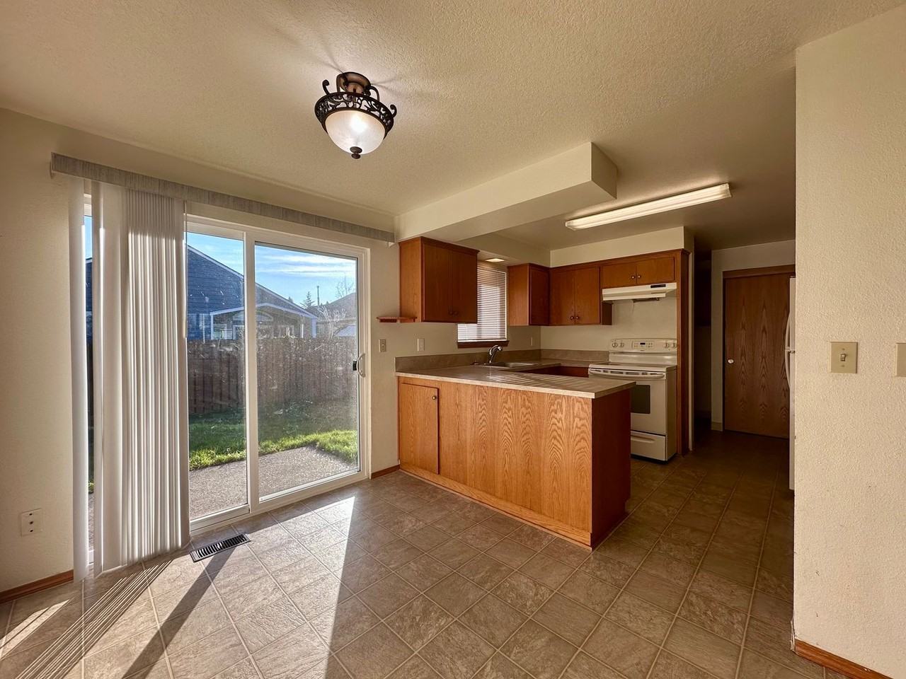 1136 Sw Fox Ct - Photo 7 of 21