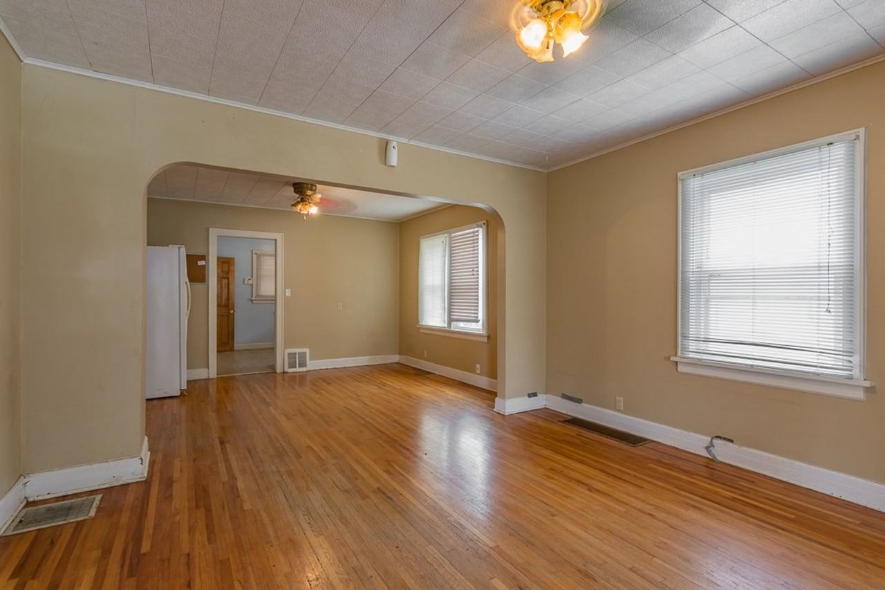 220 W Madison St - Photo 5 of 16