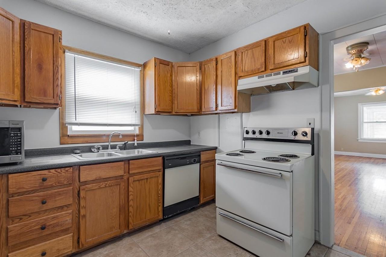 220 W Madison St - Photo 6 of 16