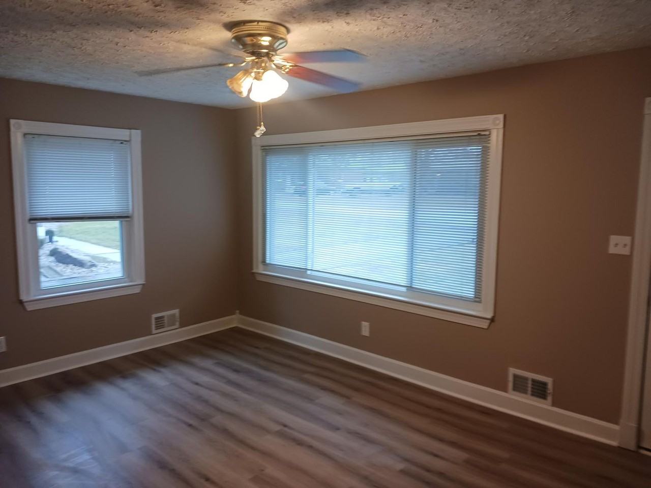 6006 Lewis Way - Photo 3 of 11