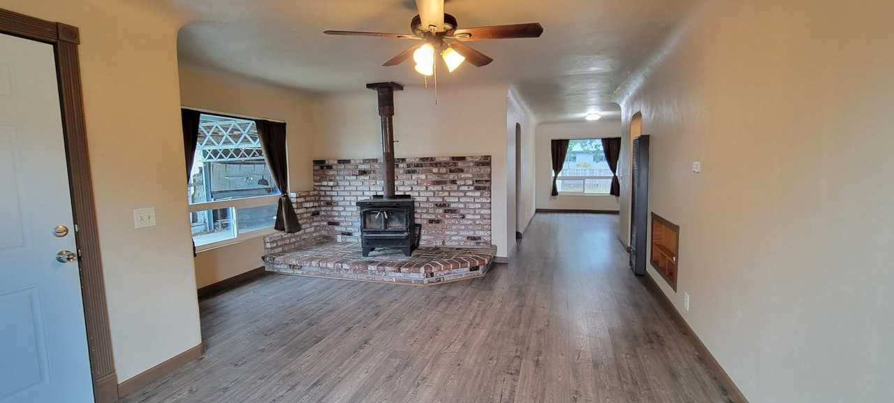 2240 Ferry St - Photo 6 of 29