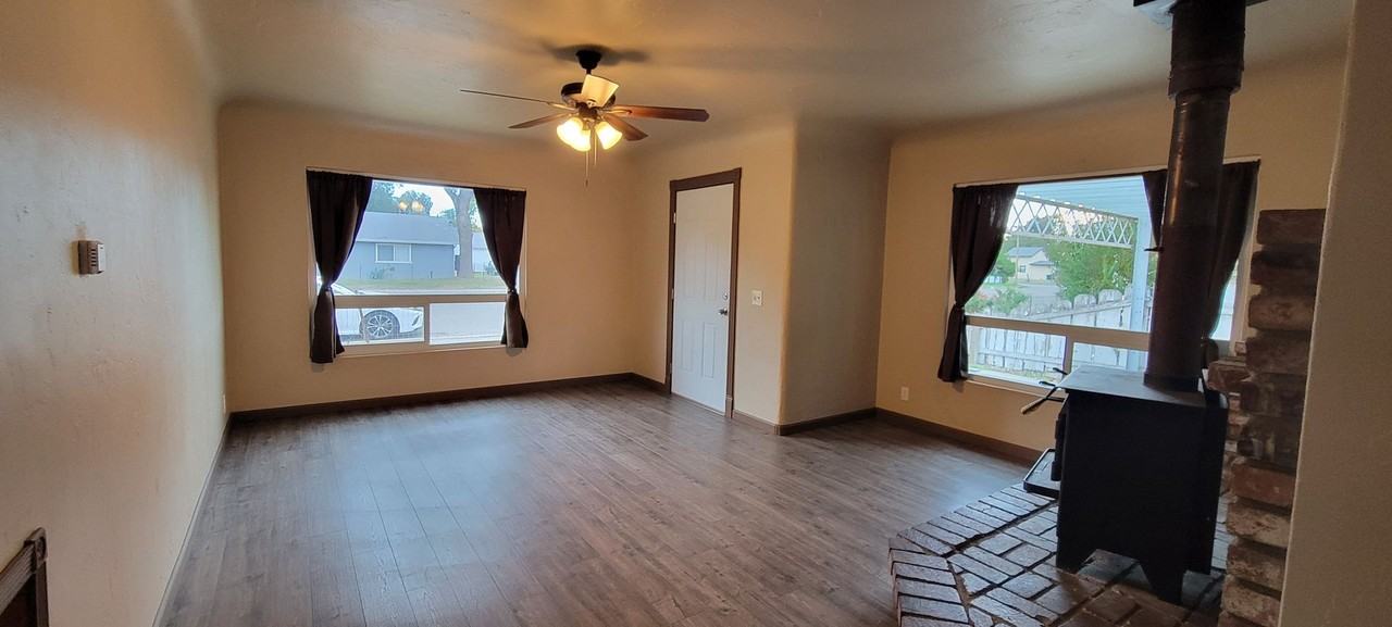 2240 Ferry St - Photo 7 of 29