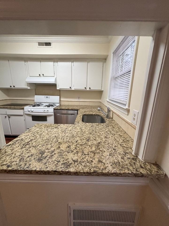 3913 Browning Pl - Photo 4 of 19