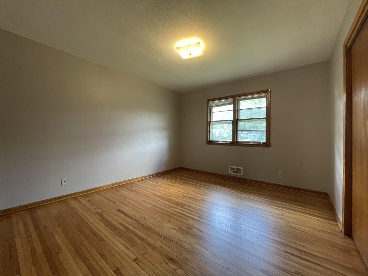 2752 White Bear Ave N - Photo 3 of 18