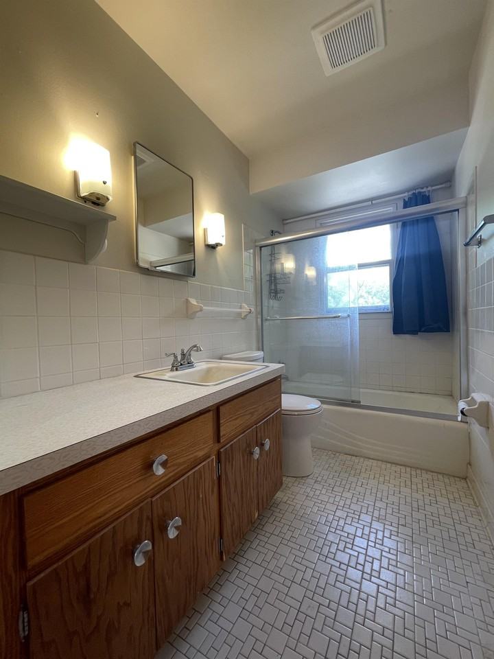 2752 White Bear Ave N - Photo 4 of 18