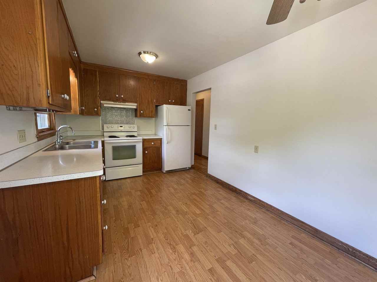 2752 White Bear Ave N - Photo 7 of 18