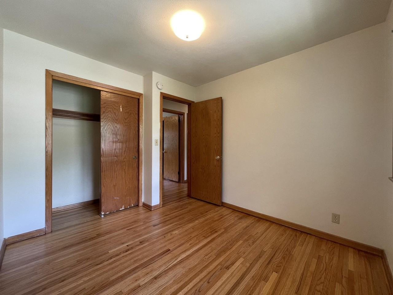 2752 White Bear Ave N - Photo 5 of 18