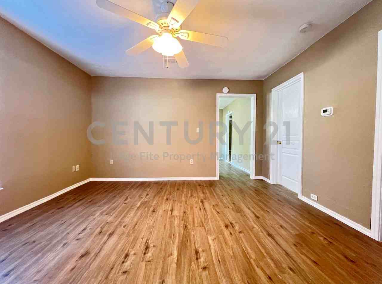 503 Pierce St - Photo 3 of 11