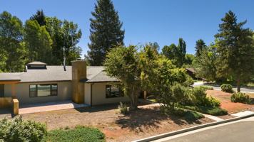 featured image of 1202 North Navajo Drive