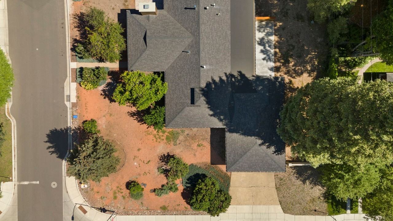 1202 N Navajo Dr - Photo 3 of 50