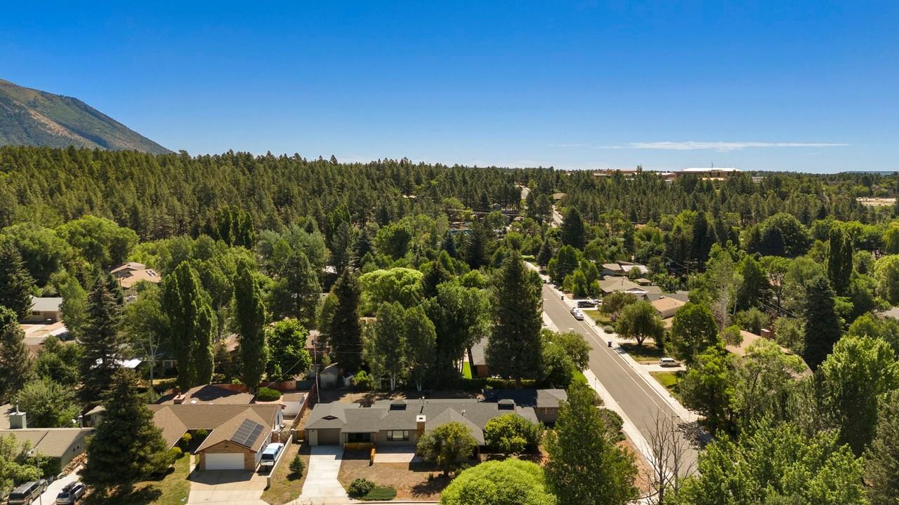 1202 N Navajo Dr - Photo 4 of 50