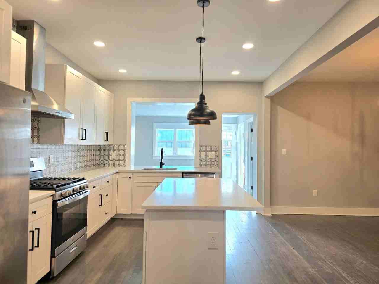 602 W 19th St - Photo 7 of 36