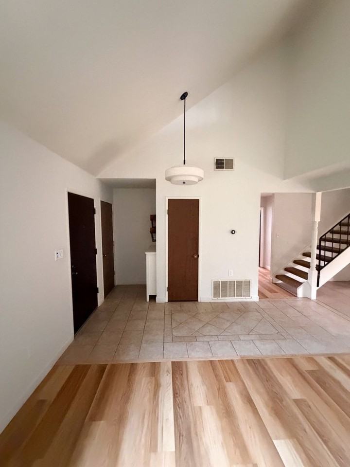 950 Pembroke Way - Photo 4 of 34
