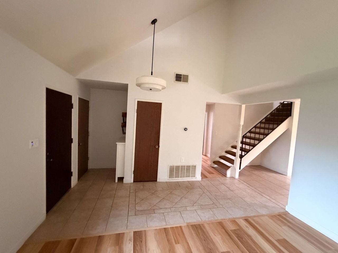 950 Pembroke Way - Photo 5 of 34