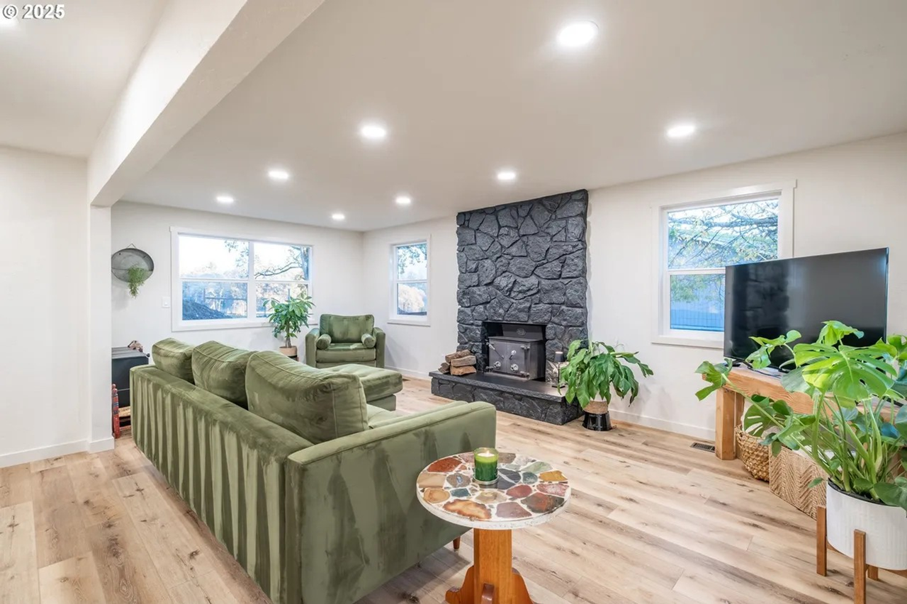 31095 Sw 5th St - Photo 4 of 24