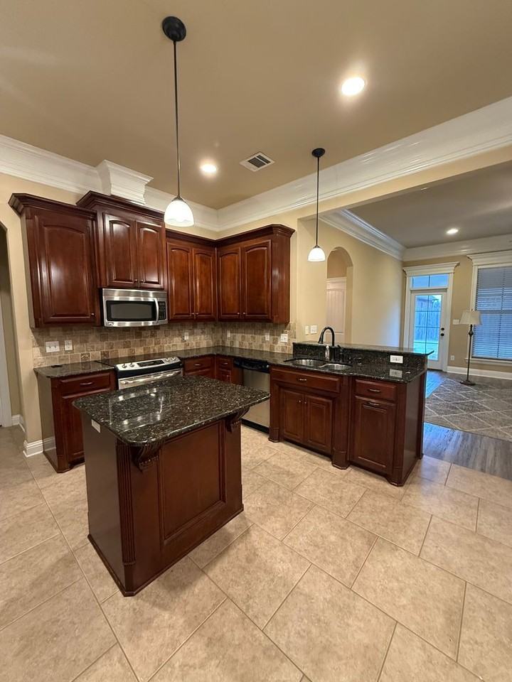 324 Camden Hill - Photo 5 of 19