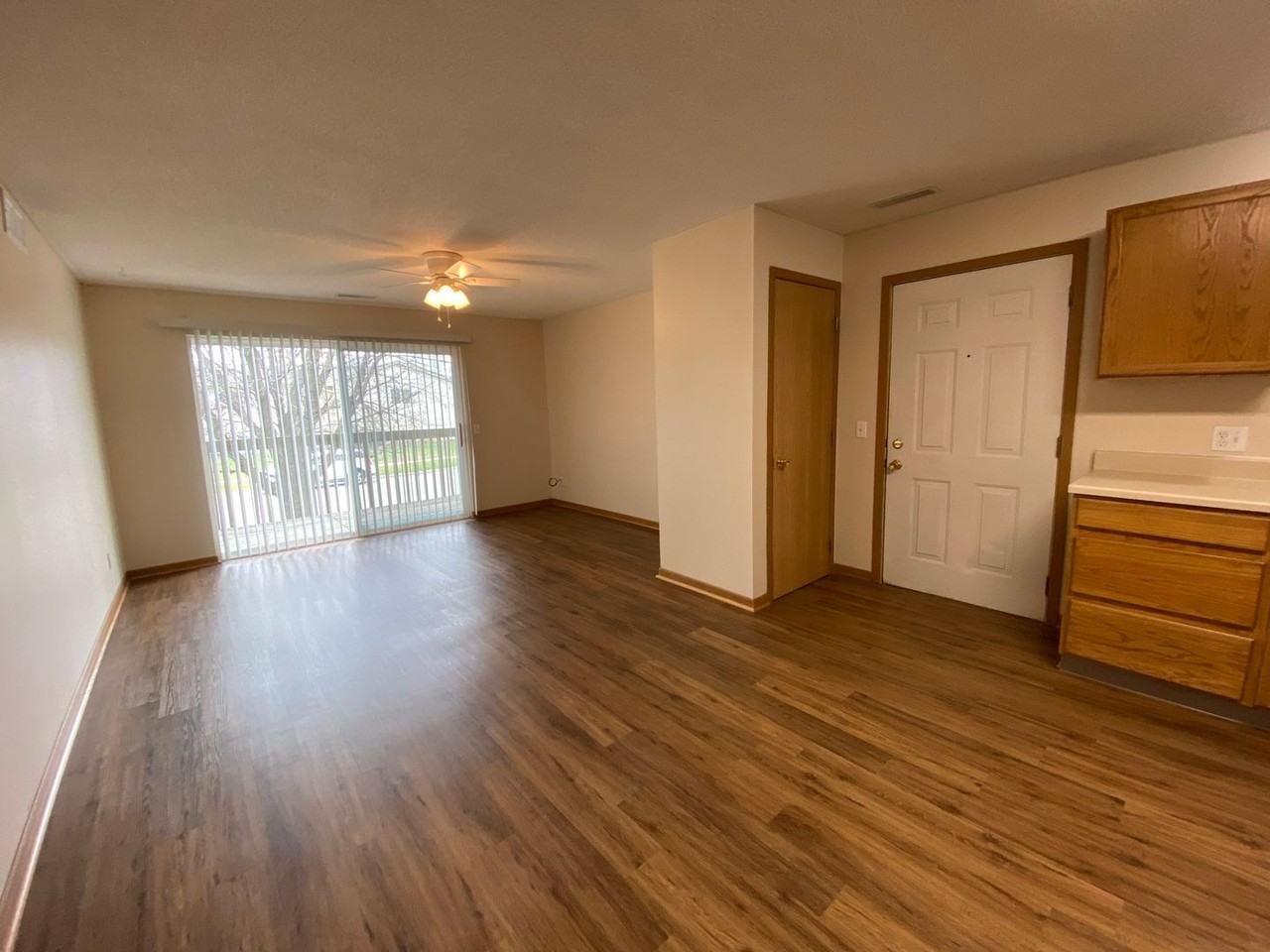 Dickinson Apartments - Photo 4 of 12