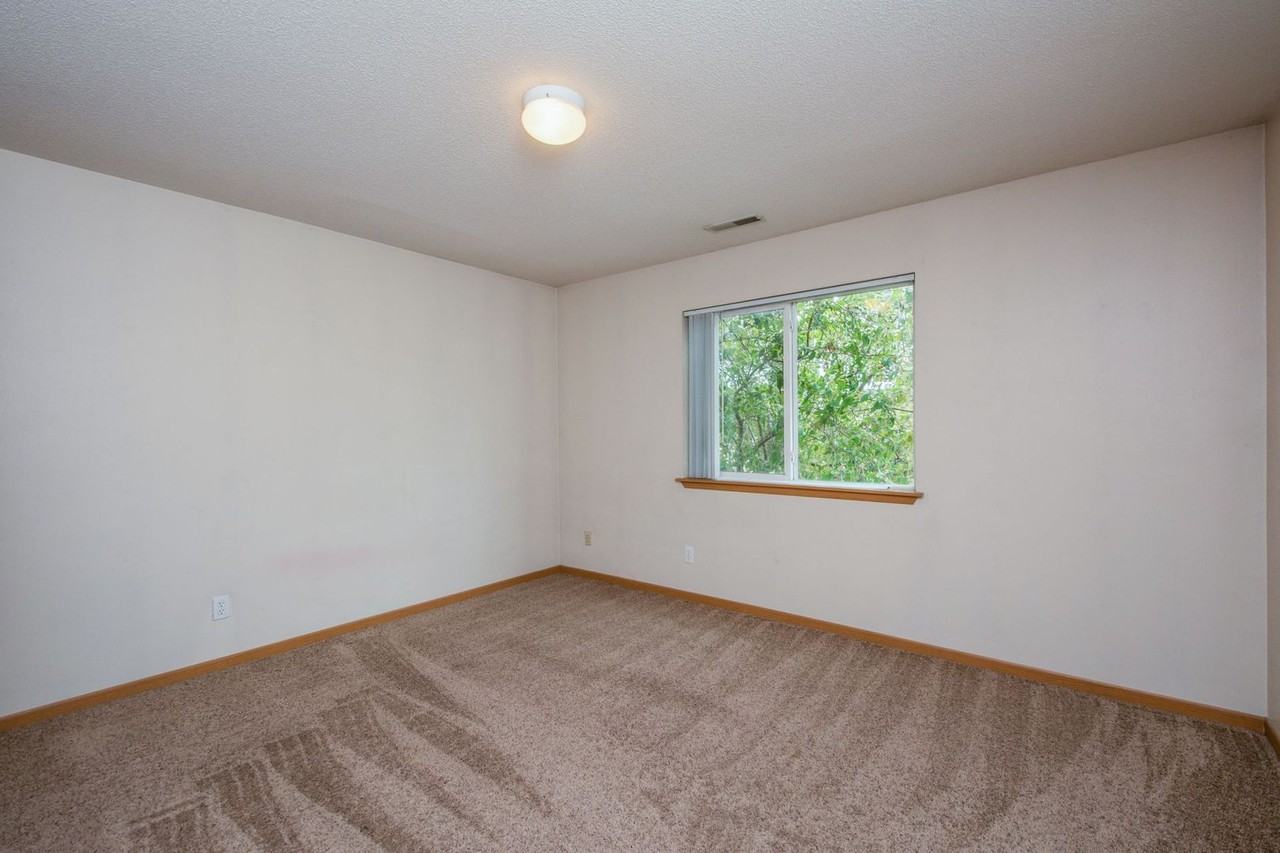 Dickinson Apartments - Photo 7 of 12