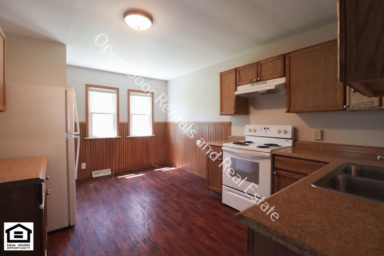 414 N Cowen St - Photo 5 of 12