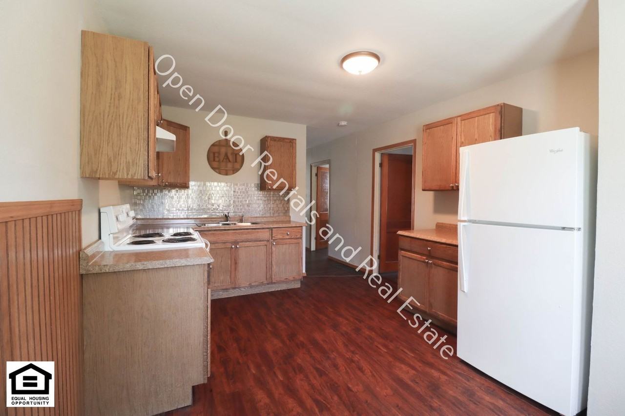 414 N Cowen St - Photo 6 of 12