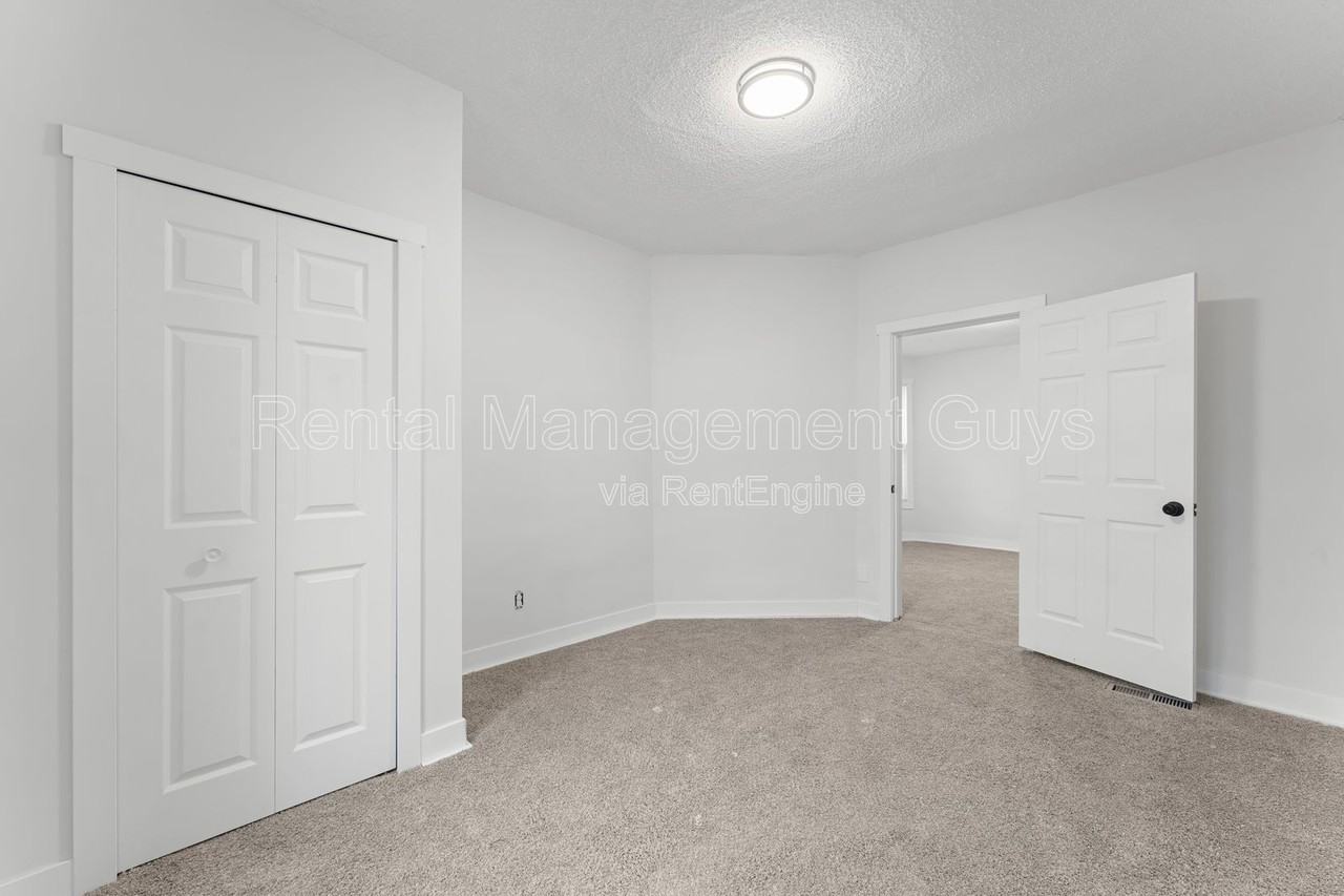 2631 Girard Ave N #1 - Photo 4 of 7