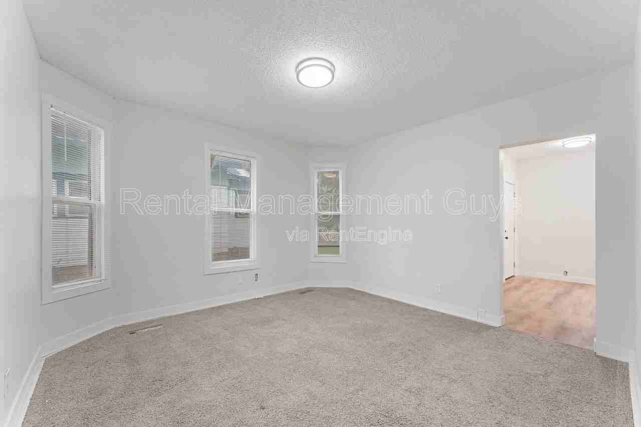 2631 Girard Ave N #1 - Photo 5 of 7