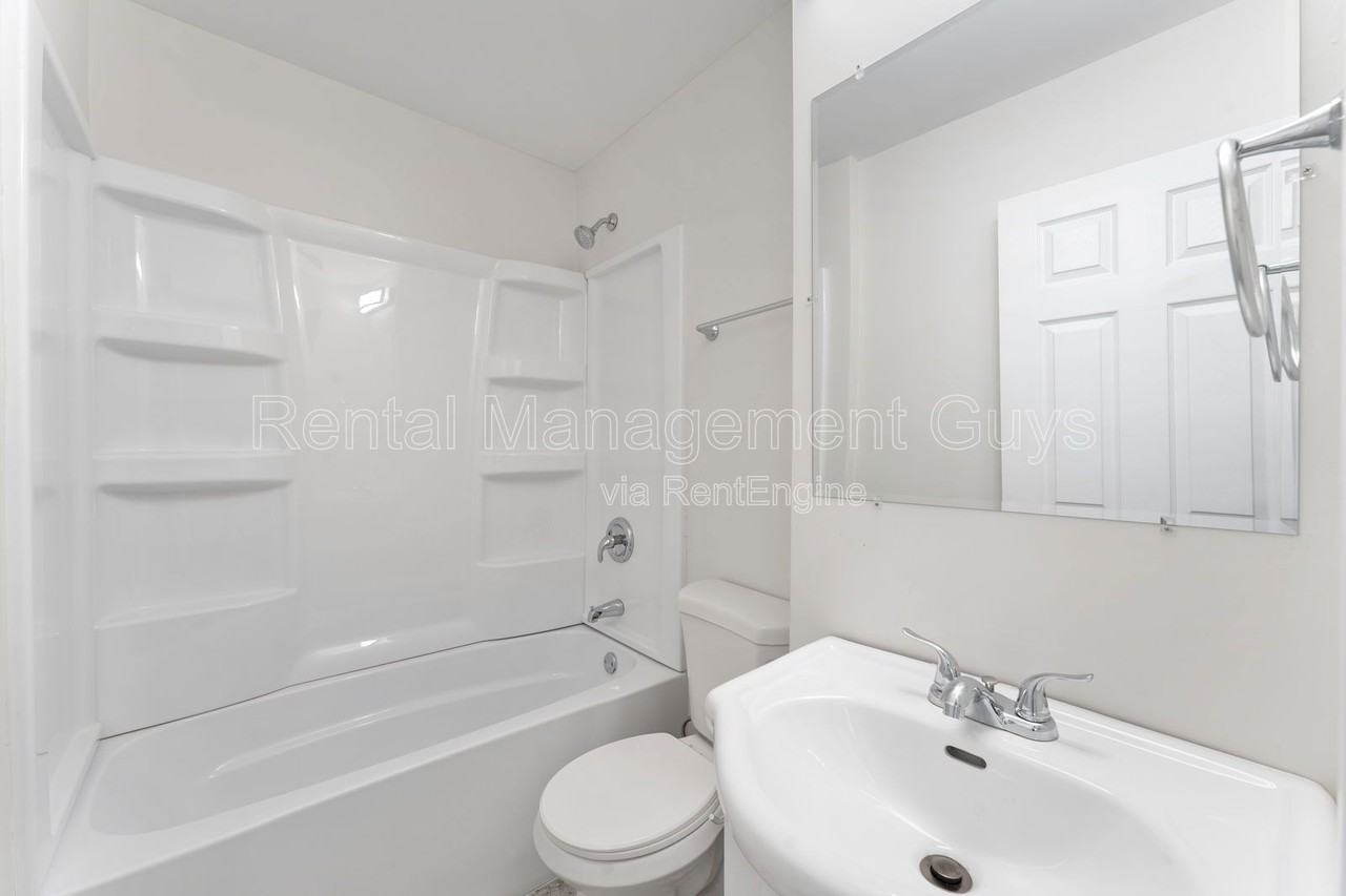 2631 Girard Ave N #1 - Photo 6 of 7