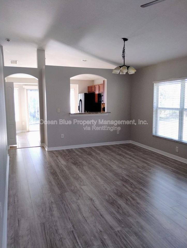 18200 Cypress Bay Parkway - Photo 5 of 17