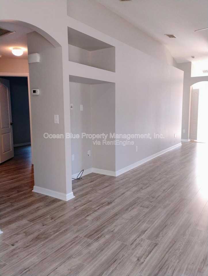 18200 Cypress Bay Parkway - Photo 7 of 17