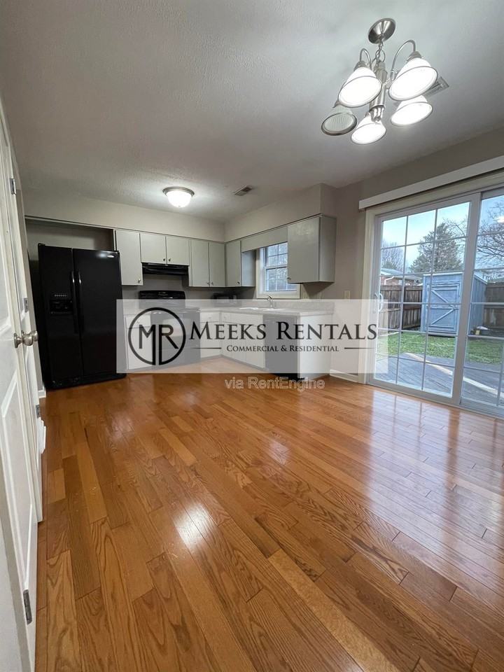 1002 Fairway Gdns - Photo 2 of 8