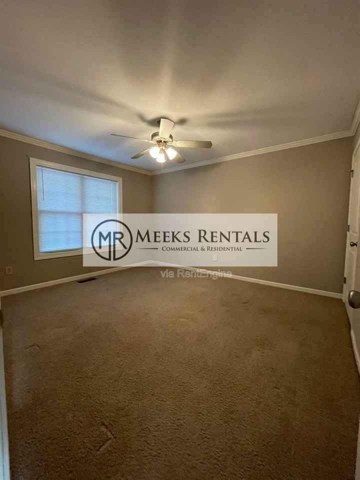 1002 Fairway Gdns - Photo 3 of 8