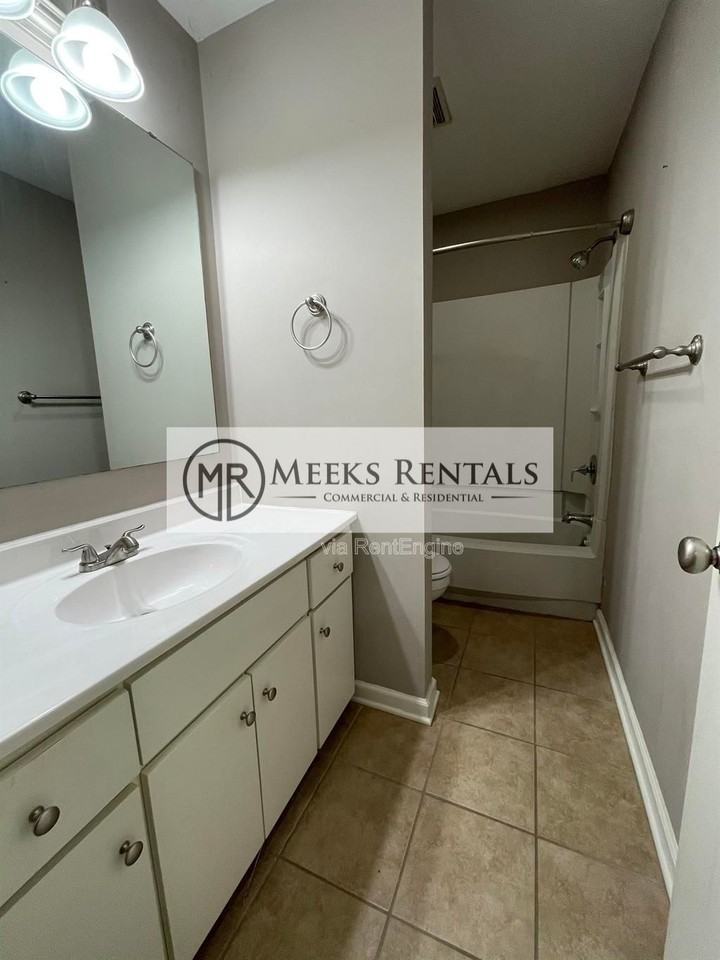 1002 Fairway Gdns - Photo 4 of 8