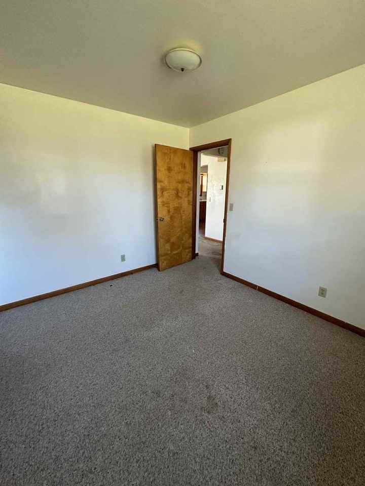 6953 Hillcrest Avenue - Photo 3 of 5