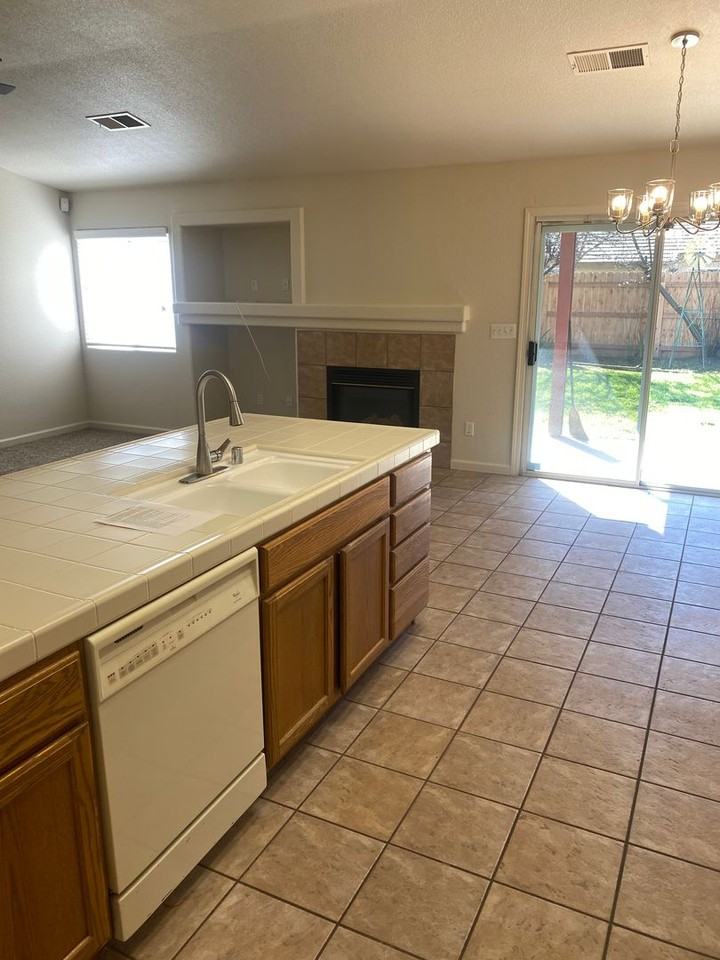 4711 W Mary Ave - Photo 6 of 9