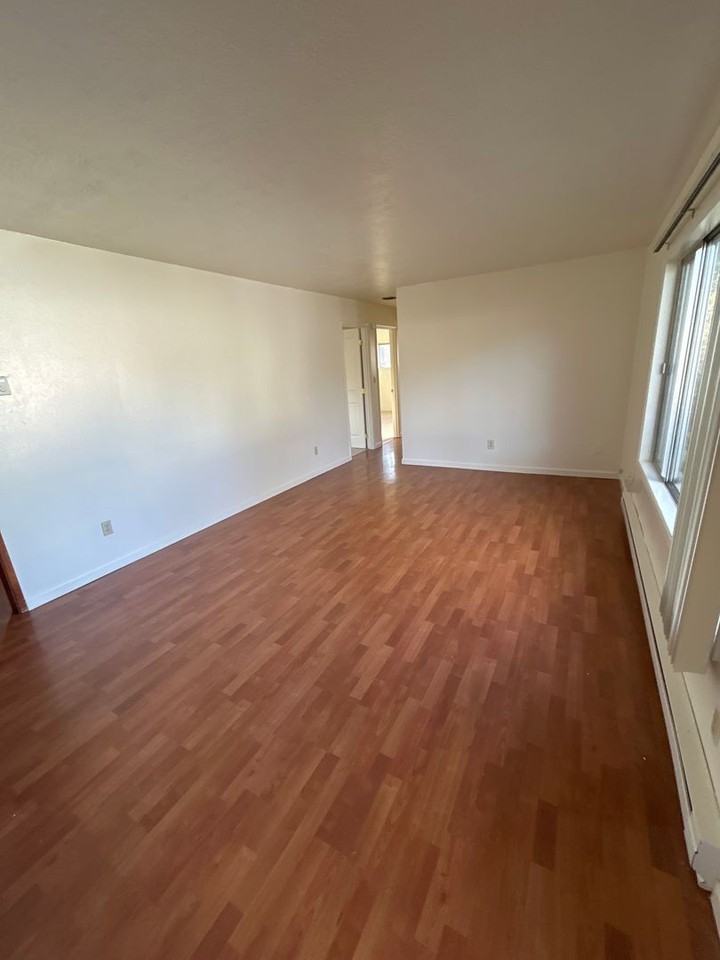 2540 Se Crystal Lake Dr - Photo 3 of 15