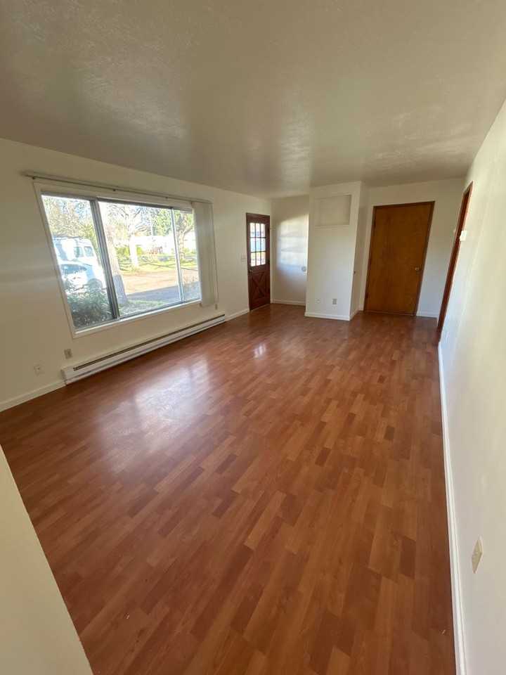 2540 Se Crystal Lake Dr - Photo 6 of 15