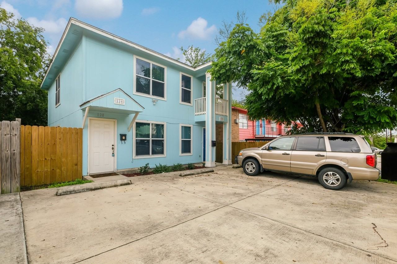 120 Andrews - Photo 2 of 27